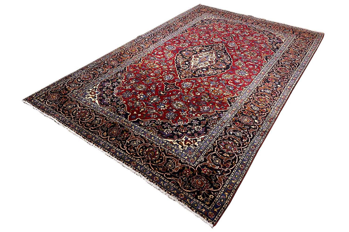 Keshan rug (318x192 cm), diagonal view, red ornamental design with border