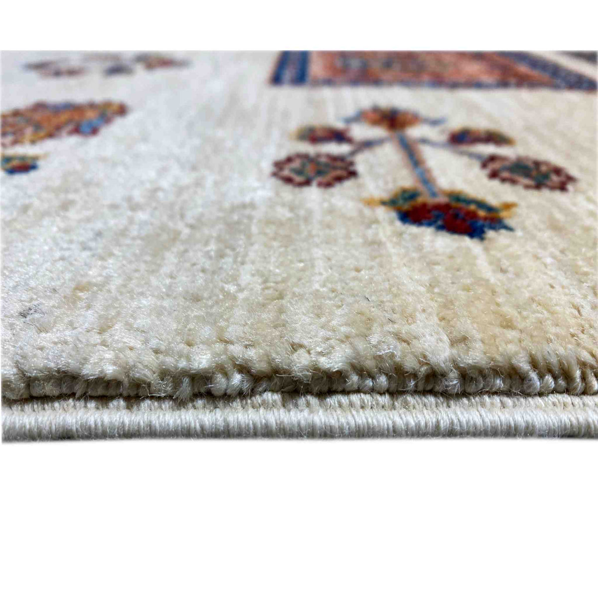Close-up: beige carpet with fringe trim and twisted pile