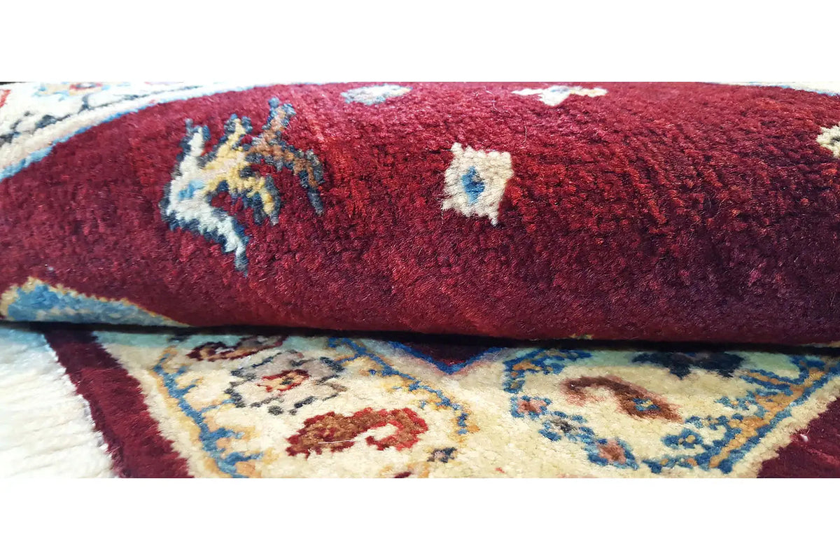 Qashqai exclusive rug in burgundy with a geometric pattern and hem