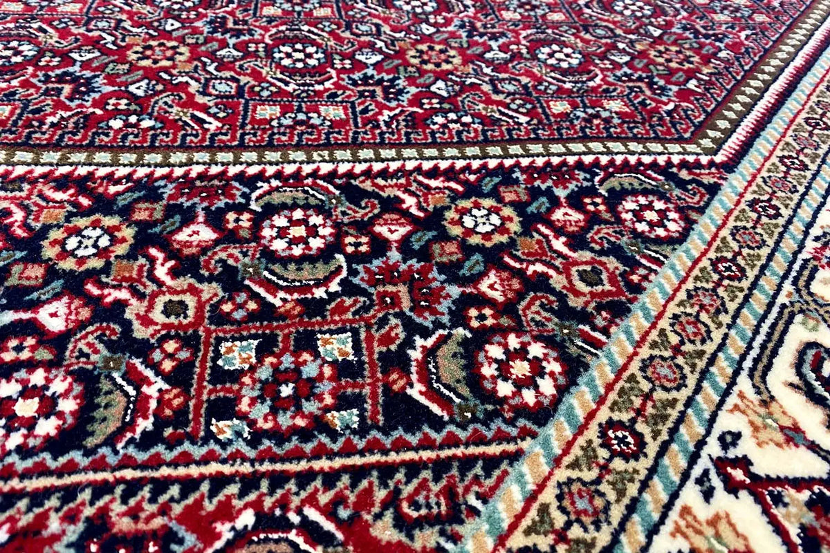 Bidjar rug (185x124 cm) – close-up of medallions and ornaments in dark blue