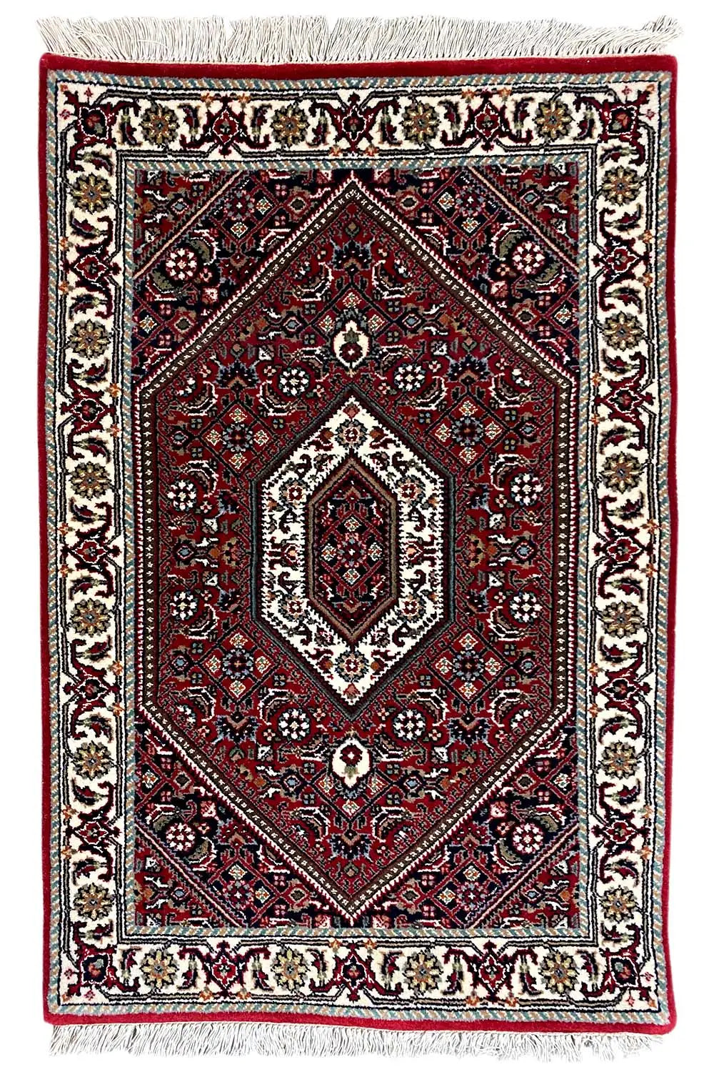 Bidjar rug (94×62 cm): Rectangular rug with fringes and an ornamental border design