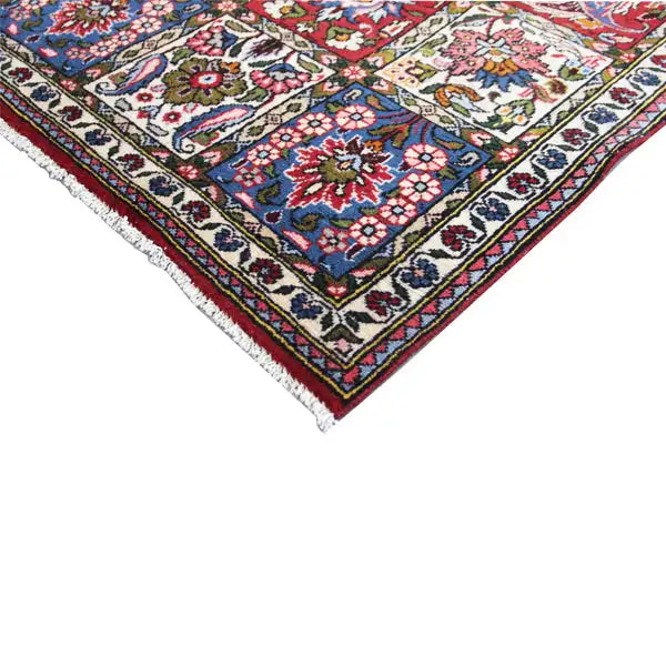 Bakhtiari rug 148x100 cm, tile motifs in detail: blue, red and white, textured border