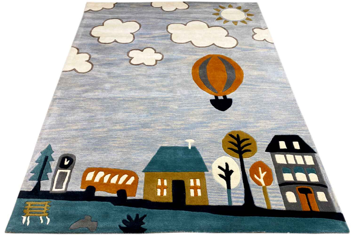 Handgetufteter Wollteppich mit verspieltem Heißluftballon- und Stadtmotiv, 170x240cm (5.6X7.9ft) - German Carpet Shop