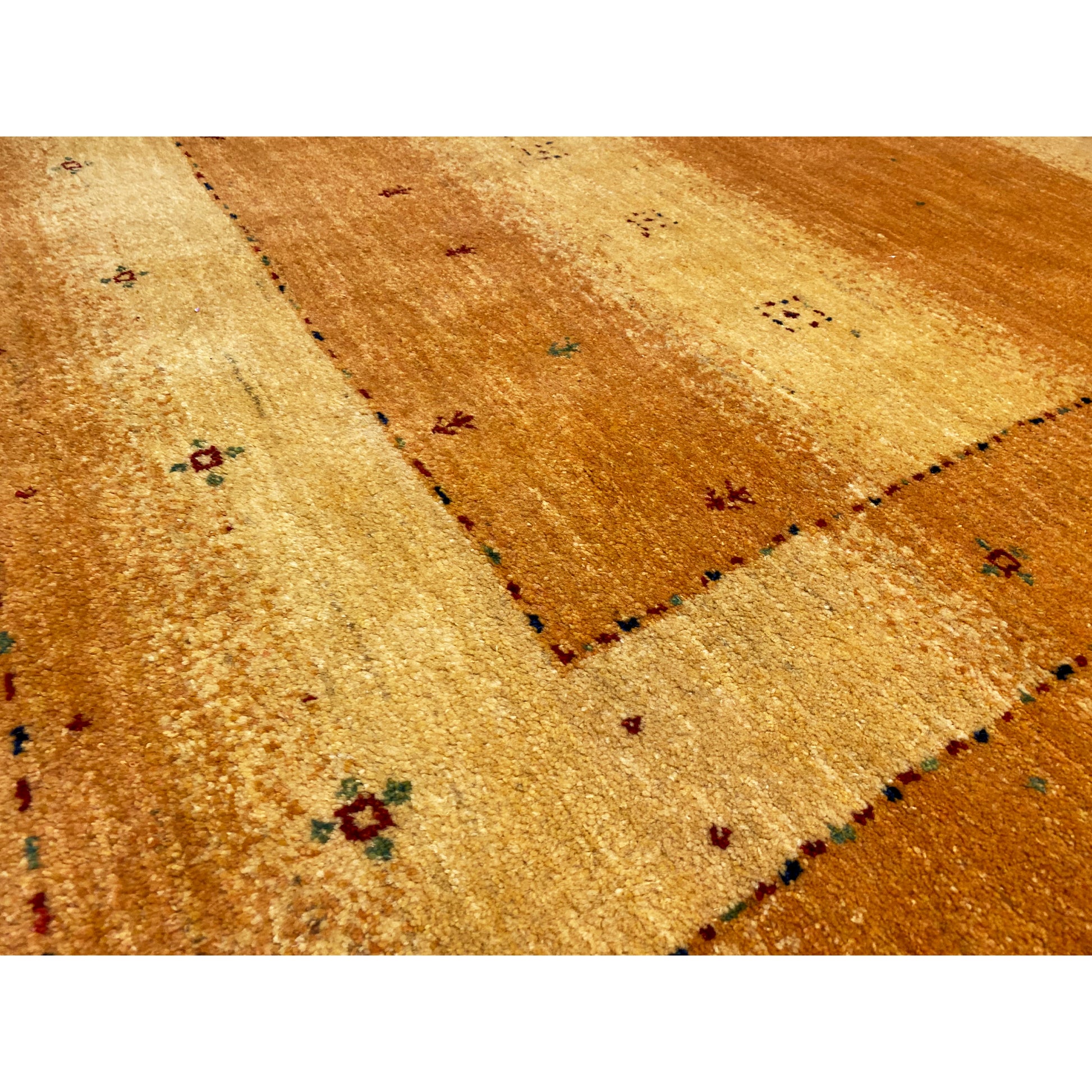 Moderner handgeknüpfter Wollteppich