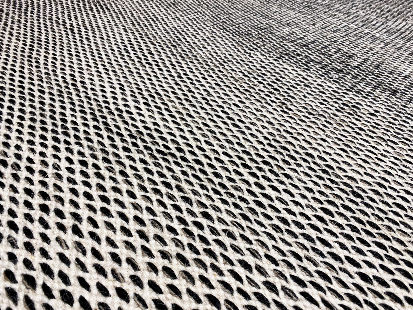 Black Kelim Rug - 160x230 cm