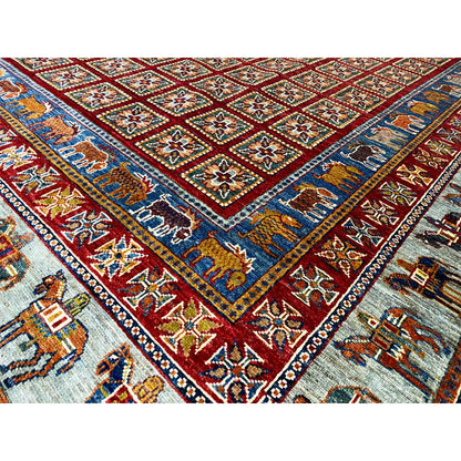 Khorjin Teppich - Geometrisches Paneel, Reiches Rot & Stammesbordüren, 285x258 cm - German Carpet Shop