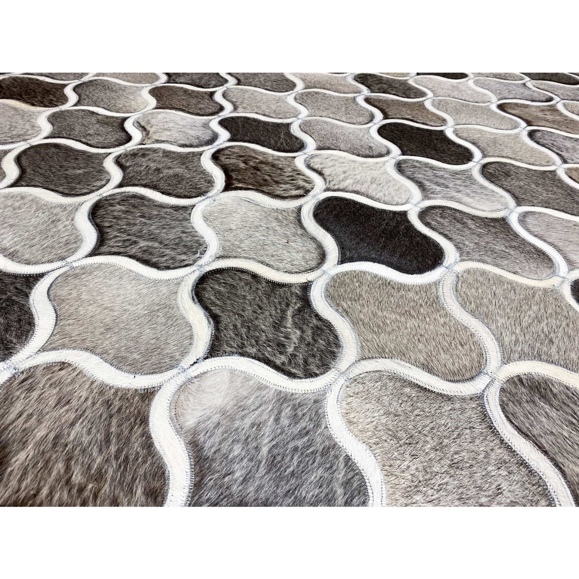 Geometrischer Kalbslederteppich 243x153 cm - Gittermuster - German Carpet Shop