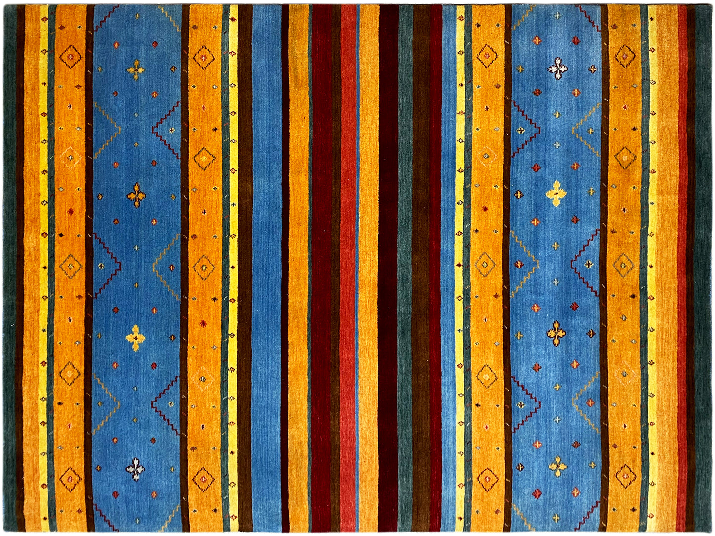 Loom Luri Rug - 239x173 cm