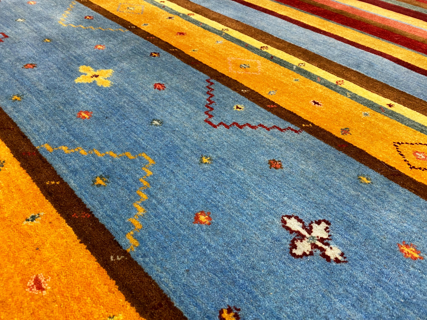 Loom Luri Rug - 239x173 cm