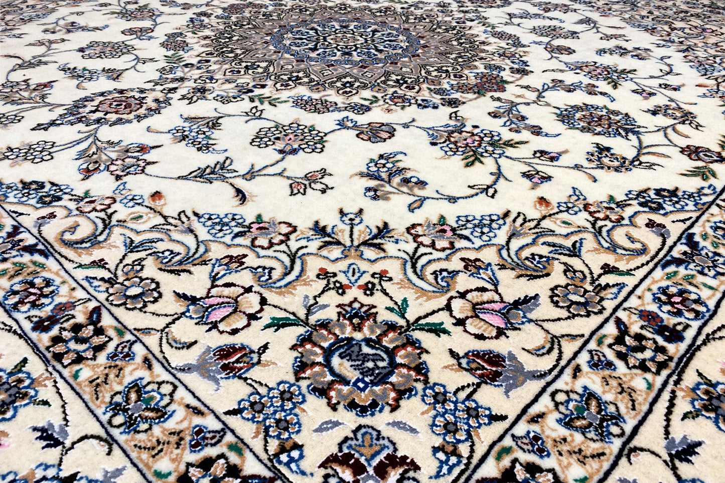 Nain Teppich (200x210cm) - German Carpet Shop