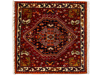 Poshti rug 60x60 cm, square ornamental pattern in red with a light border