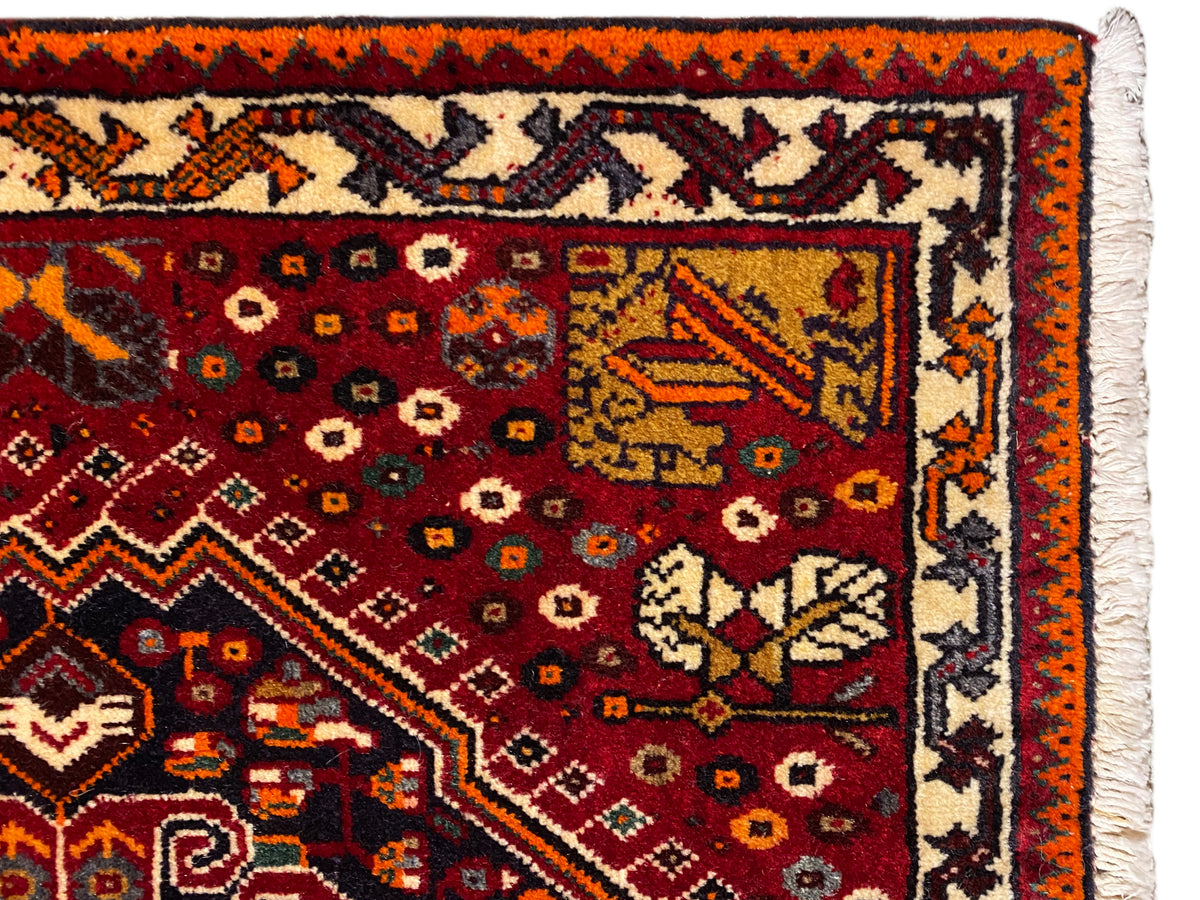 Poshti rug 60x60 cm, close-up: red-beige patterned stripe and fringes