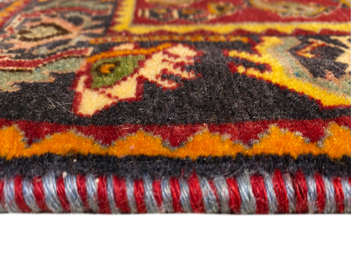 Poshti rug 61x61 cm close-up: fringes and multicolored border at the edge