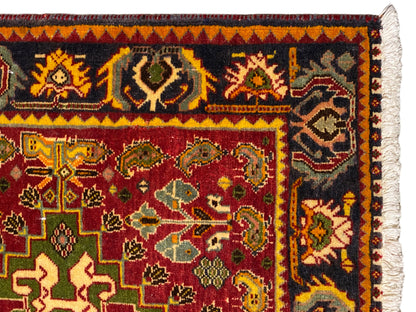 Rug edge with a dark border, yellow-orange diamonds, and white fringe trim