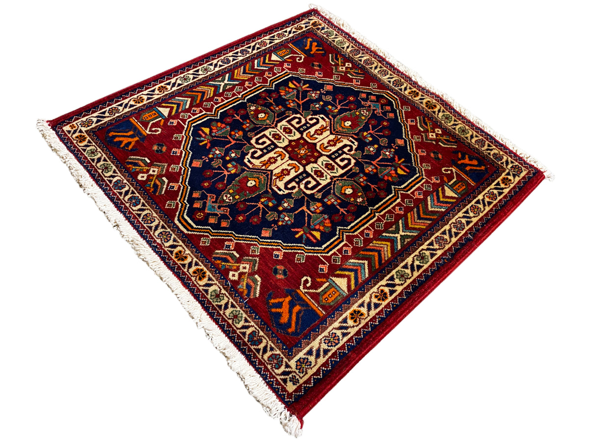 Rug 63x60 cm with a diagonal view: dark blue center, red border, fringes