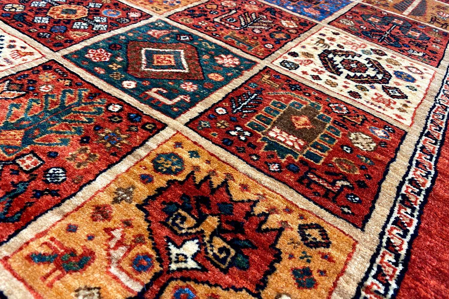 Qashqai Exklusiv (325x66cm) - German Carpet Shop