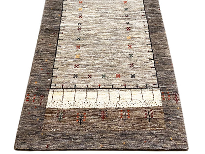 Grauer Gabbeh Teppich mit geometrischen Akzenten