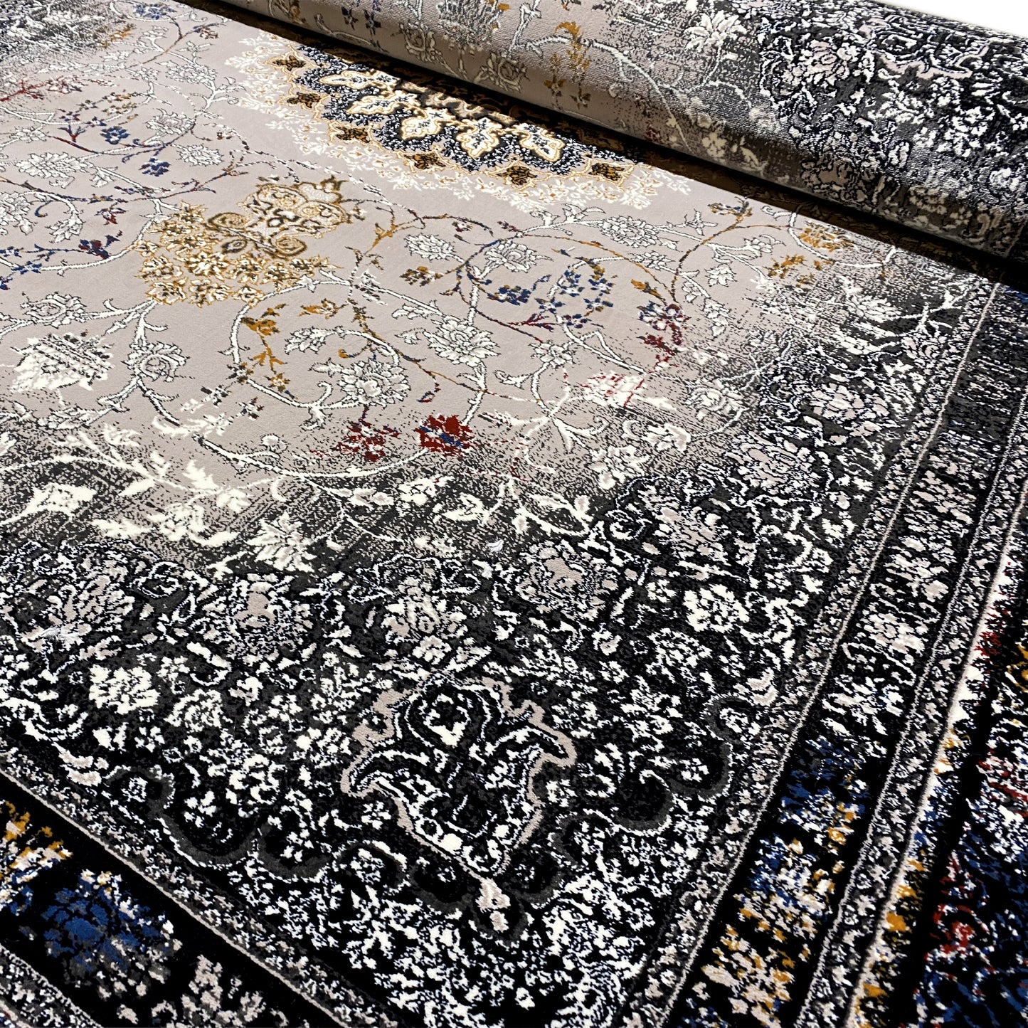 Orientteppich mit großem Medaillon, maschinell gewebt, in dunklen und hellen Tönen