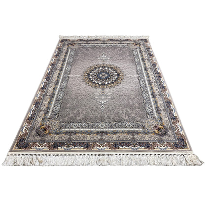 Wohnzimmerteppich Noah mit klassischem orientalischem Muster und Bordüre aus strapazierfähigem Polypropylen.