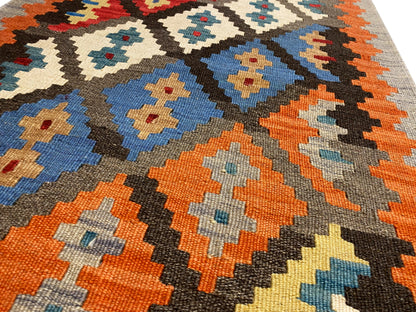 Naturwolle Kelim Teppich grau, handgewebt im traditionellen Qashqai Stil