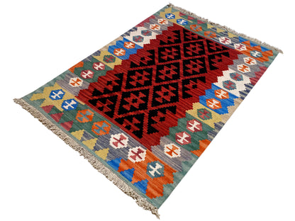 Handwoven Qashqai Kelim Teppich rot-schwarz mit traditionellem Tribal Design