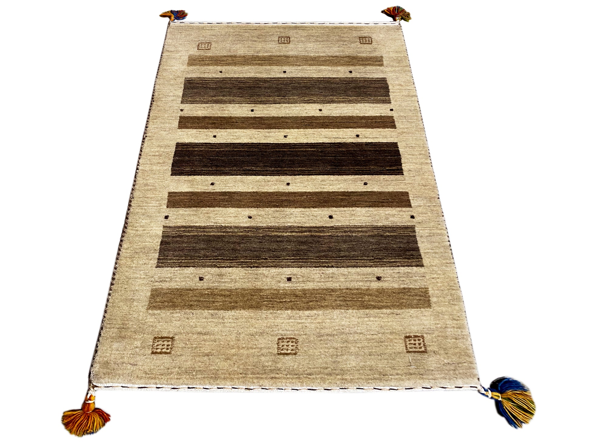 Kleiner beiger Wollteppich im skandinavischen Stil