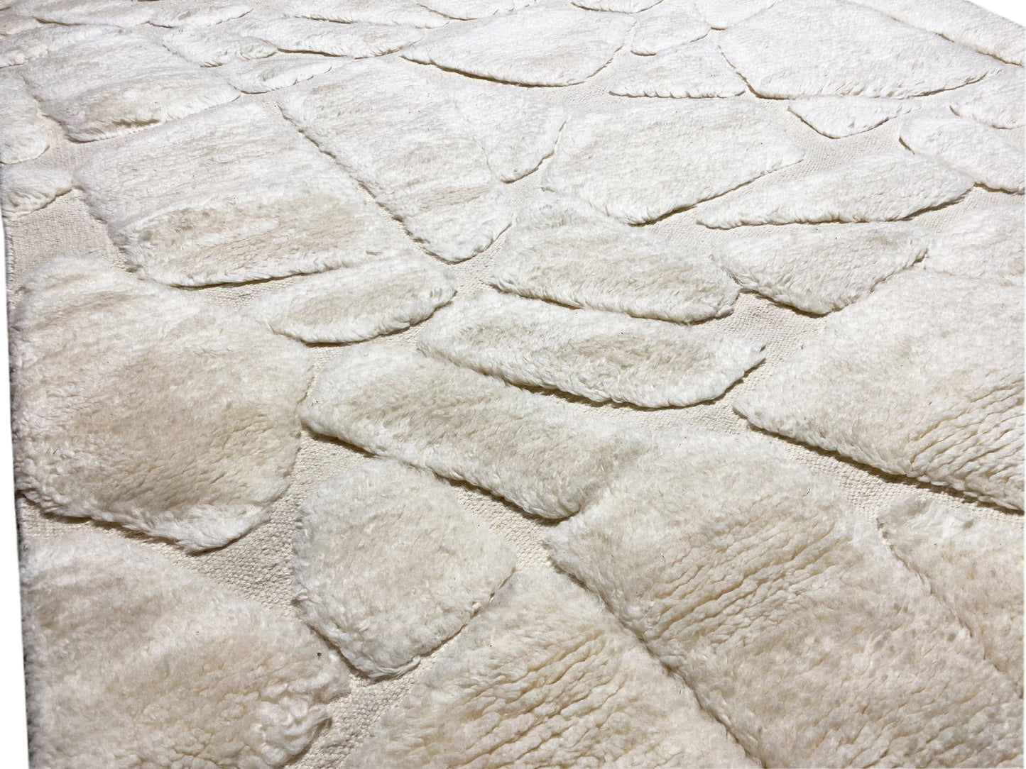 Minimalistischer Wollteppich im hellen Naturton