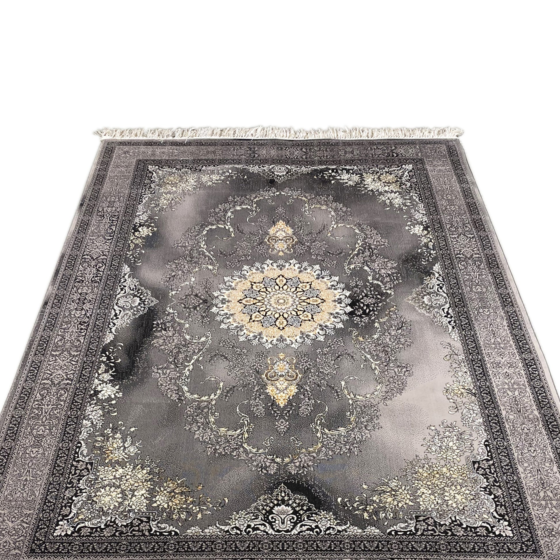 Ein grauer gewebter Teppich, der Behaglichkeit im Wohnzimmer schafft