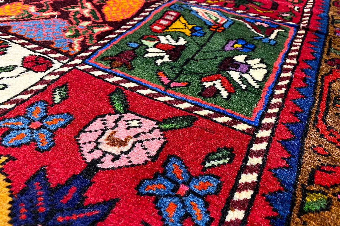 Bakhtiari - (145x105 cm) - German Carpet Shop