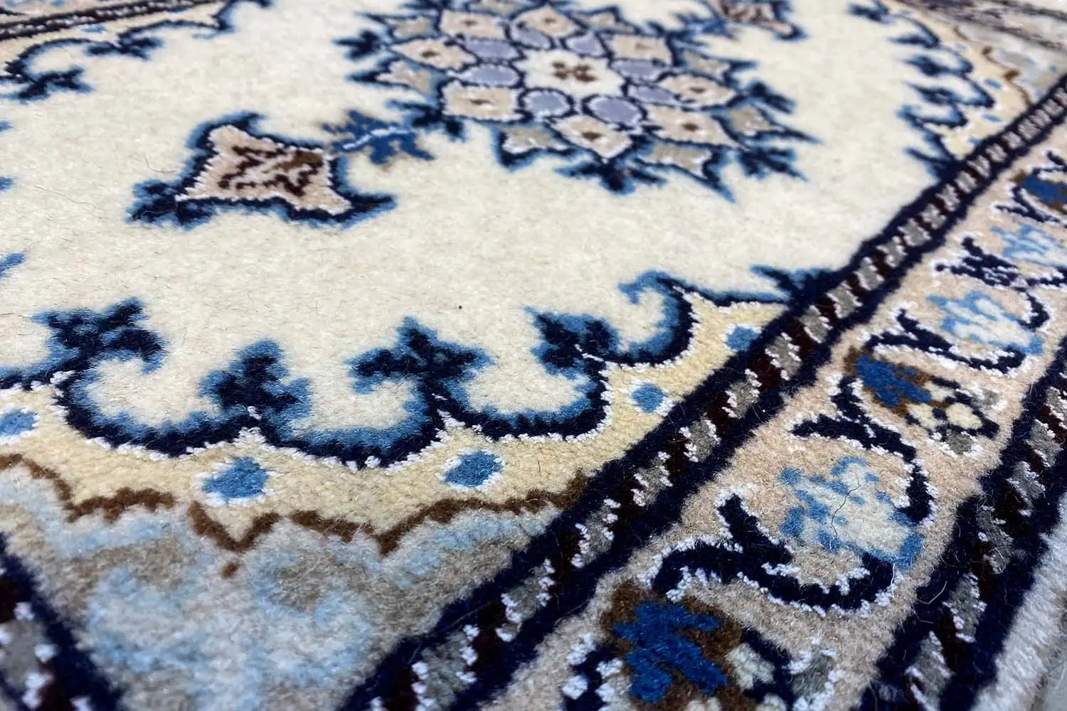 Nain (57x37cm) - German Carpet Shop