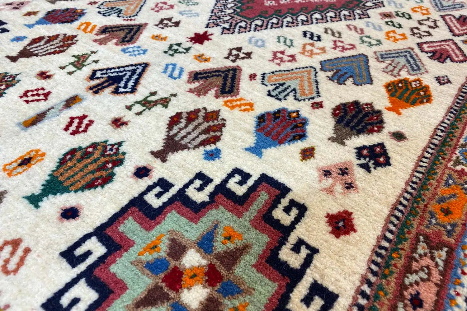 Shiraz Qashqai - (137x72cm) - German Carpet Shop