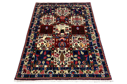 Bakhtiari - (137x102 cm) - German Carpet Shop