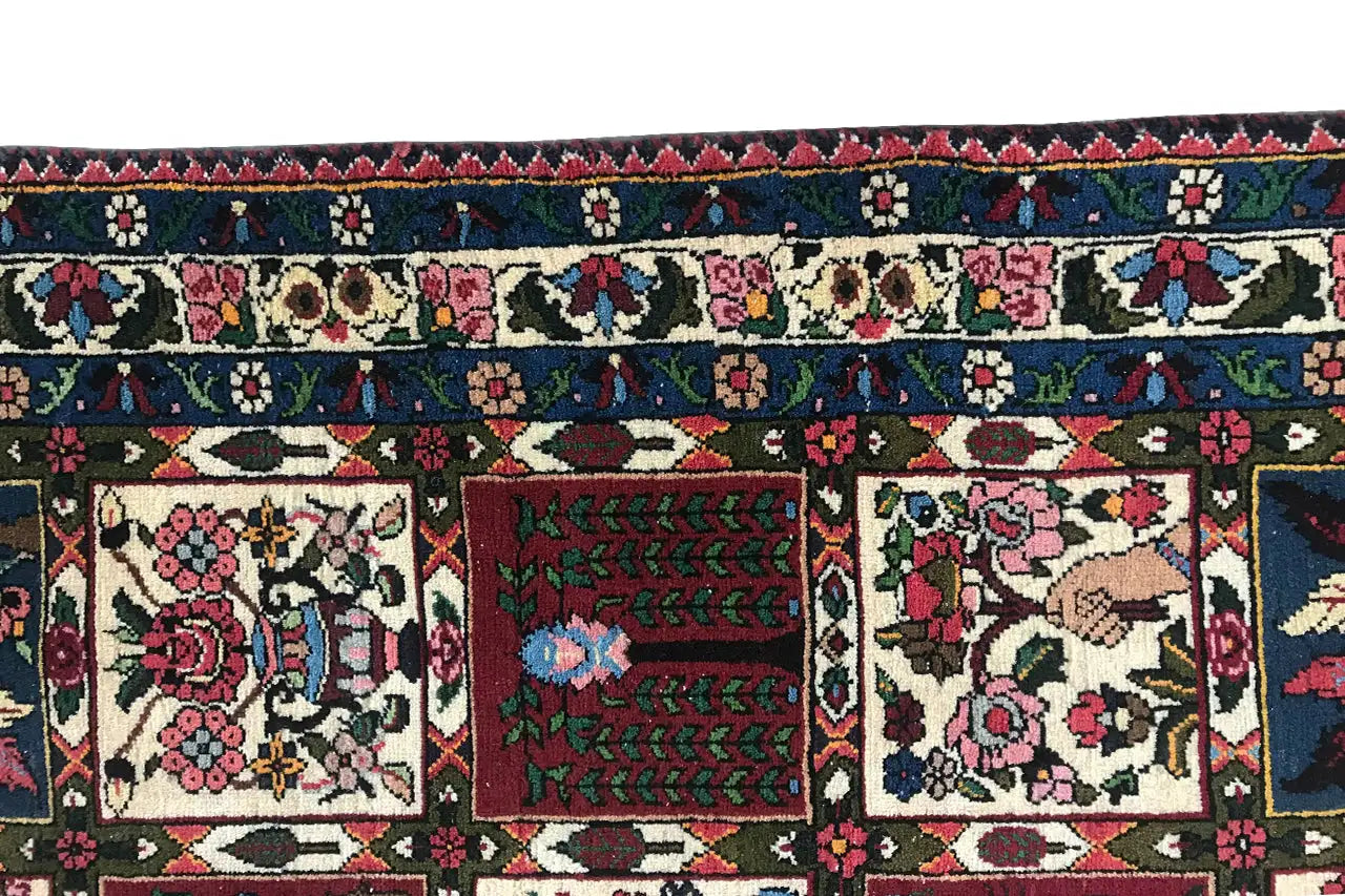Bakhtiari - (137x102 cm) - German Carpet Shop