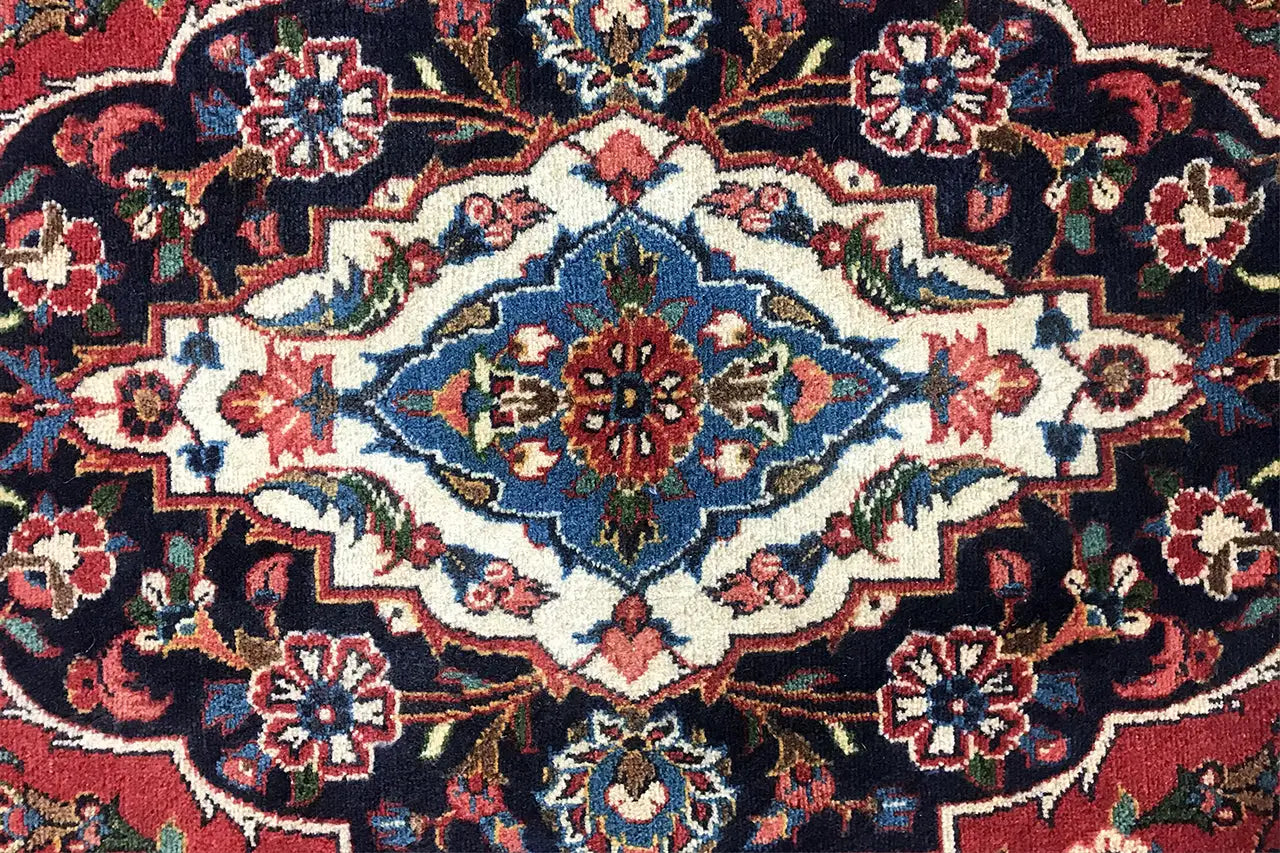 Keshan - Rot (325x197 cm) - German Carpet Shop